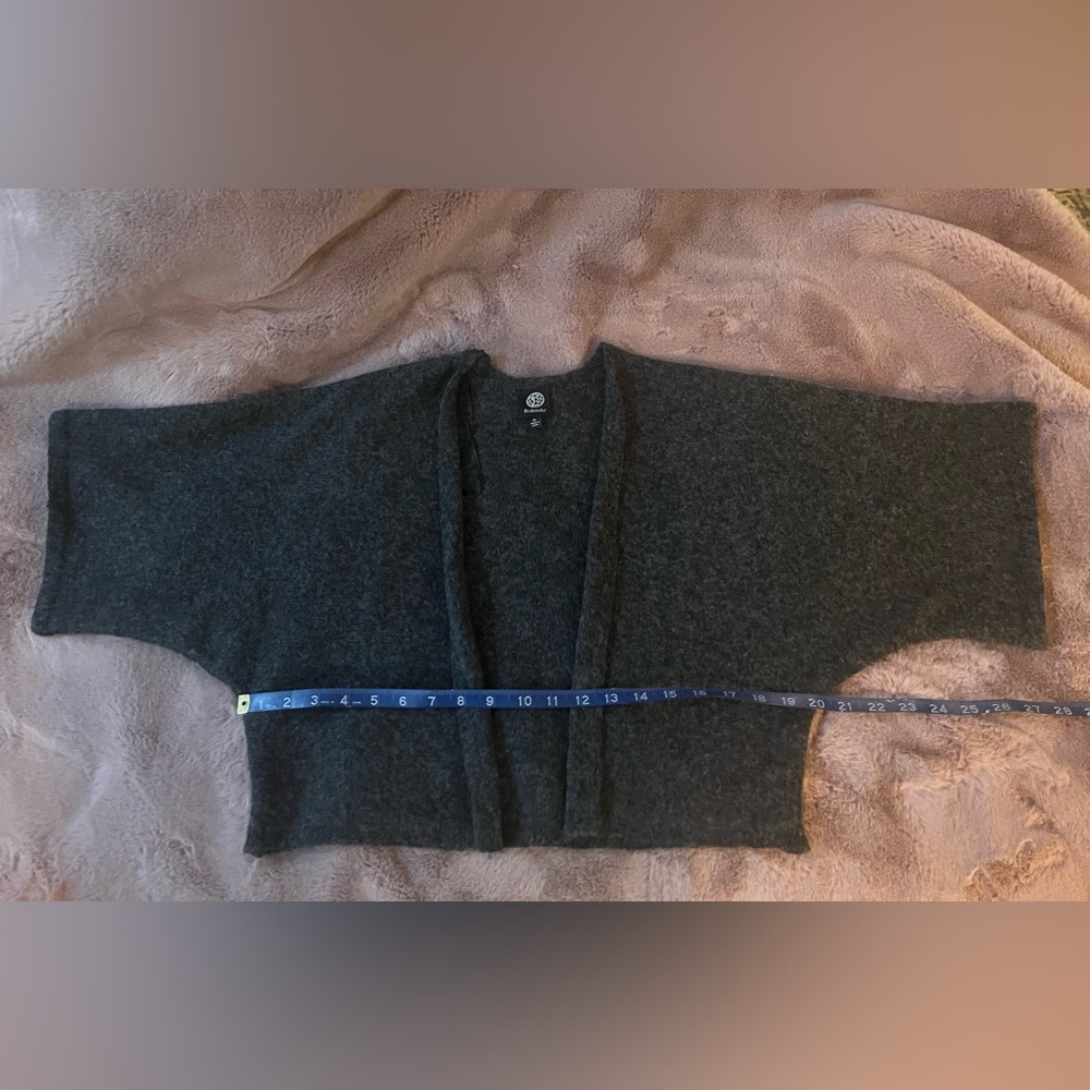 CUTE cozy cropped cardigan Elbow Sleeves XL gray never worn- layer it up!